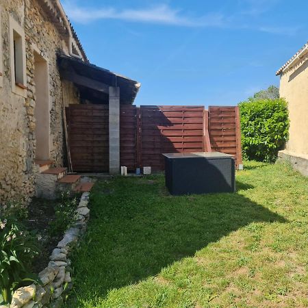 Le Gite De La Badassiere Forcalquier Exterior foto